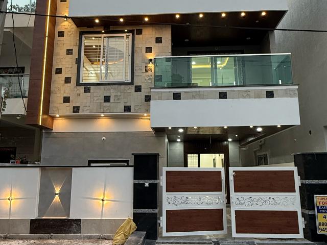 Resale | 4 BHK + Pooja Room,Extra Room 180 Sq.Yd. Villa in Ambience Towers