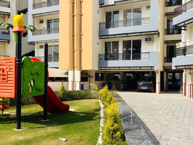 Resale | 4 BHK + Pooja Room,Extra Room 2535 Sq.Ft. Apartment in Ratan Galaxy
