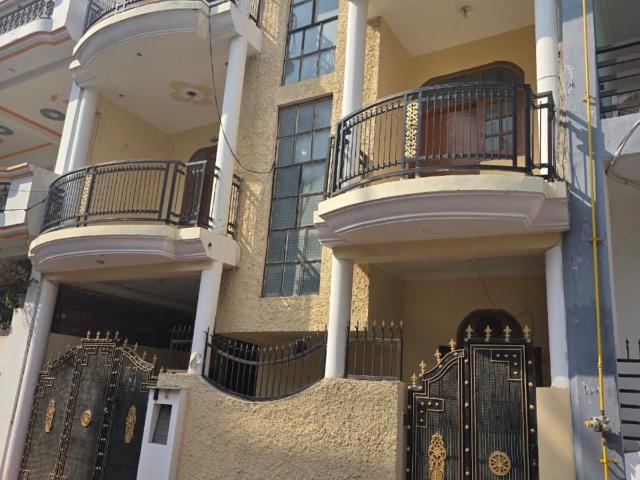 Resale | 4 BHK + Pooja Room,Servant Room 1210 Sq.Ft. Independent House in Gomti Nagar