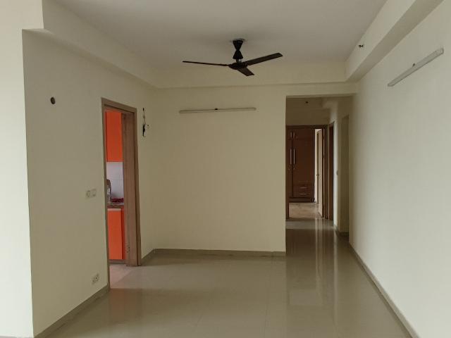 Resale | 4 BHK + Pooja Room,Servant Room 2350 Sq.Ft. Apartment in DLF Express Greens
