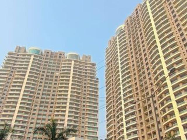 Resale | 4 BHK + Pooja Room,Servant Room 2300 Sq.Ft. Apartment in Windsor Grande Residences