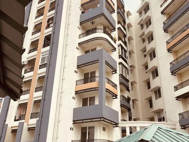 Resale | 4 BHK + Pooja Room,Servant Room 2450 Sq.Ft. Apartment in Ratan Galaxy