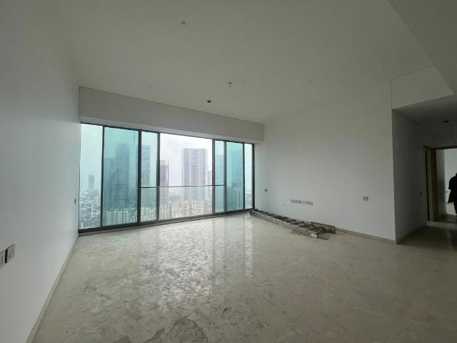 Resale | 4 BHK + Pooja Room,Servant Room 2570 Sq.Ft. Apartment in Rustomjee Crown