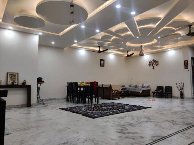 Resale | 4 BHK + Pooja Room,Servant Room 250 Sq.Yd. Independent House in Sector 84