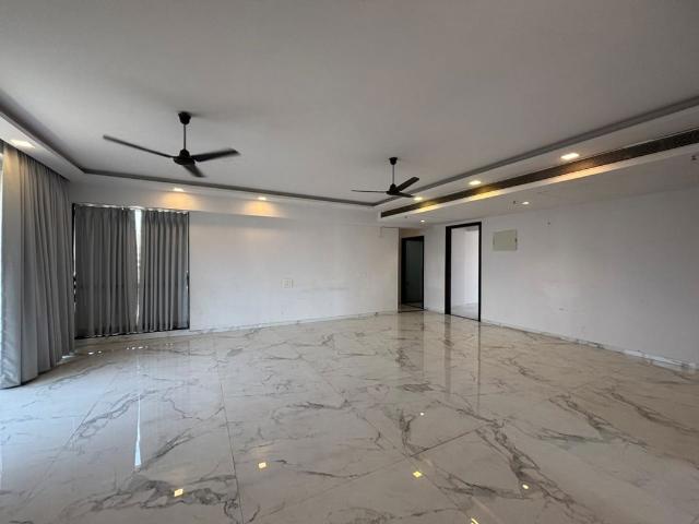 Resale | 4 BHK + Pooja Room,Servant Room 3000 Sq.Ft. Apartment in NSG Chittaranjan Tower