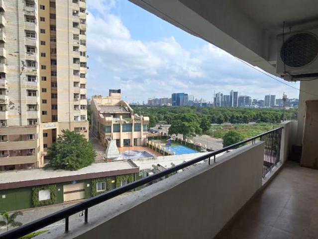 Resale | 4 BHK + Pooja Room,Servant Room 3235 Sq.Ft. Apartment in Amrapali Heartbeat City