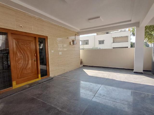 Resale | 4 BHK + Pooja Room,Servant Room 3600 Sq.Ft. Villa in Saket Township
