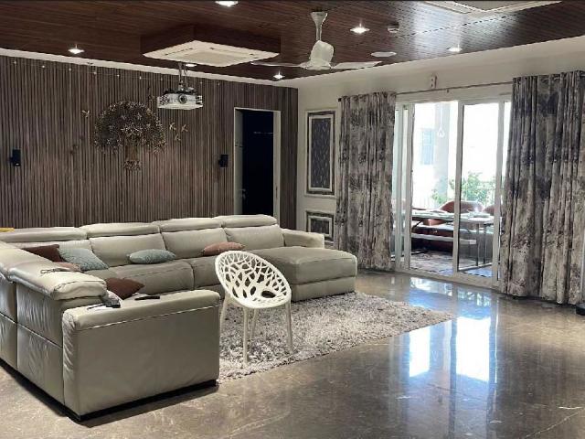 Resale | 4 BHK + Pooja Room,Servant Room 4085 Sq.Ft. Apartment in Lansum Etania
