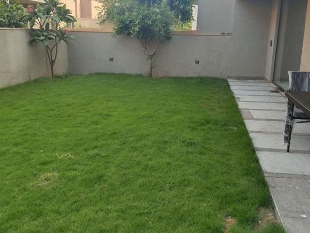 Resale | 4 BHK + Pooja Room,Servant Room 502 Sq.Yd. Villa in Unitech Uniworld Resorts The Residences