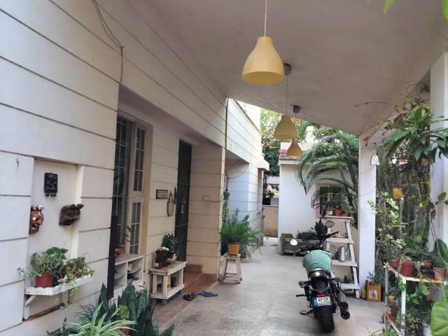 Resale | 4 BHK + Pooja Room,Servant Room 600 Sq.Yd. Villa in Narsingi