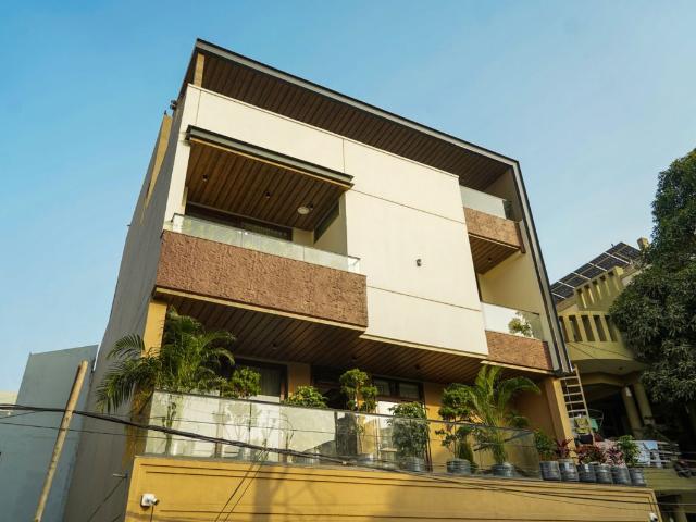 Resale | 4 BHK + Pooja Room,Servant Room,Extra Room 214 Sq.Yd. Independent House in Nirman Nagar