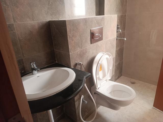 Resale | 4 BHK + Pooja Room,Servant Room,Study Room 3235 Sq.Ft. Apartment in Amrapali Heartbeat City
