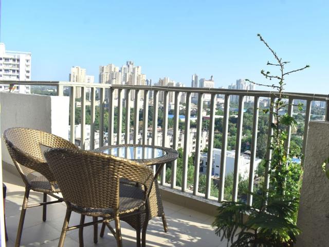 Resale | 4 BHK + Pooja Room,Servant Room,Study Room 3600 Sq.Ft. Apartment in Emaar The Palm Drive The Sky Terraces