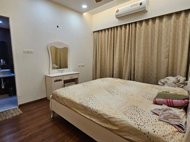 Resale | 4 BHK + Pooja Room,Servant Room,Study Room,Extra Room,Basement,Store Room 2240 Sq.Ft. Apartment in Sunteck Signia High