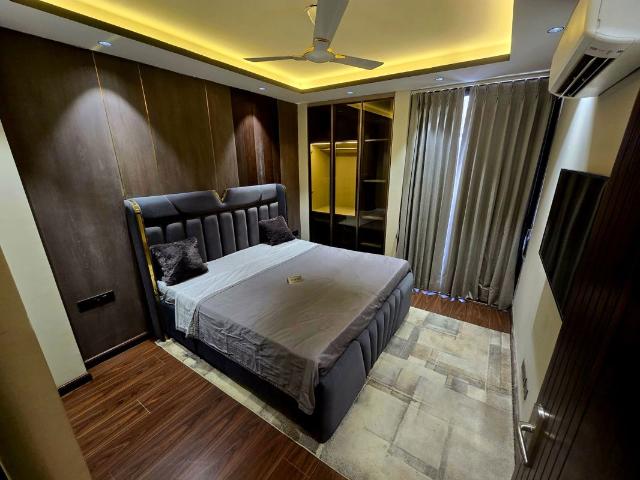 Resale | 4 BHK + Pooja Room,Servant Room,Study Room,Extra Room,Basement,Store Room 3233 Sq.Ft. Apartment in BPTP The Deck