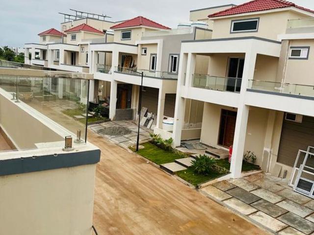 Resale | 4 BHK + Pooja Room,Servant Room,Study Room,Extra Room,Basement 3800 Sq.Ft. Villa in Sri Mytri Aavasa