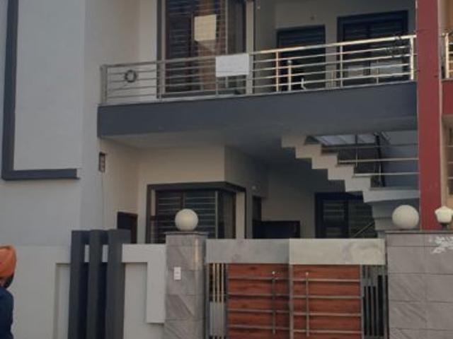 Resale | 4 BHK + Pooja Room,Servant Room,Study Room,Extra Room,Store Room 115 Sq.Yd. Independent House in Guru Teg Bahadur Nagar