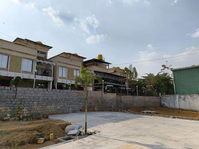 Resale | 4 BHK + Pooja Room,Servant Room,Study Room,Extra Room,Store Room 2400 Sq.Ft. Villa in Jigani