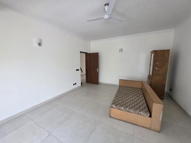 Resale | 4 BHK + Pooja Room,Servant Room,Study Room,Extra Room,Store Room 250 Sq.Ft. Villa in Central Park Flower Valley