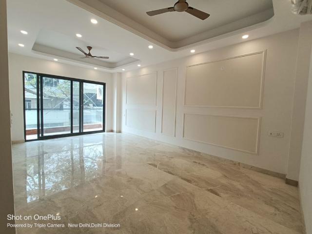 Resale | 4 BHK + Pooja Room,Servant Room,Study Room,Extra Room,Store Room 3000 Sq.Ft. Apartment in Greater Kailash II