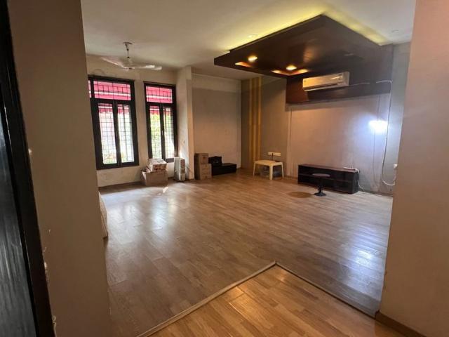 Resale | 4 BHK + Pooja Room,Servant Room,Study Room,Extra Room,Store Room 4000 Sq.Ft. Villa in Sushant Lok 3