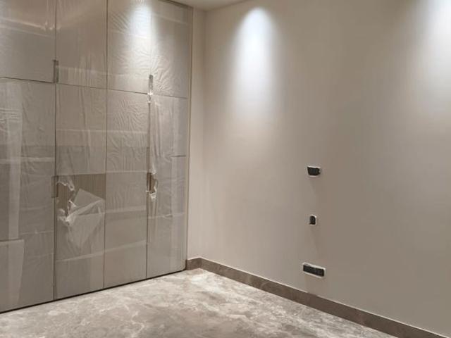Resale | 4 BHK + Pooja Room,Servant Room,Study Room,Extra Room,Store Room 5000 Sq.Ft. Apartment in Kailash Colony
