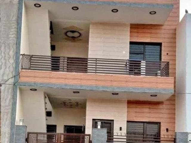 Resale | 4 BHK + Pooja Room,Servant Room,Study Room,Extra Room 100 Sq.Yd. Independent House in Sector 115