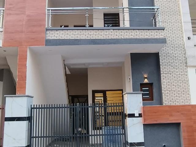 Resale | 4 BHK + Pooja Room,Servant Room,Study Room,Extra Room 104 Sq.Yd. Independent House in Kharar
