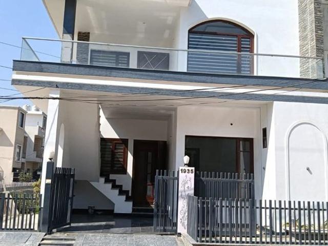 Resale | 4 BHK + Pooja Room,Servant Room,Study Room,Extra Room 110 Sq.Yd. Independent House in Sector 124