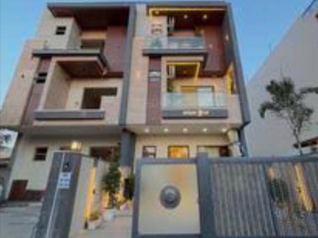 Resale | 4 BHK + Pooja Room,Servant Room,Study Room,Extra Room 1200 Sq.Ft. Villa in Charu Villa Plots