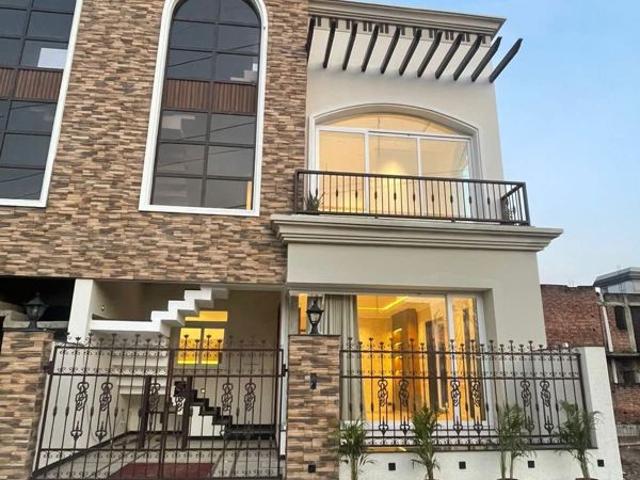 Resale | 4 BHK + Pooja Room,Servant Room,Study Room,Extra Room 139 Sq.Yd. Independent House in Sector 124