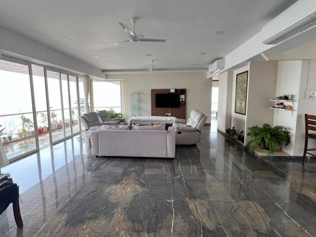 Resale | 4 BHK + Pooja Room,Servant Room,Study Room,Extra Room 3500 Sq.Ft. Apartment in Suvidha Emerald