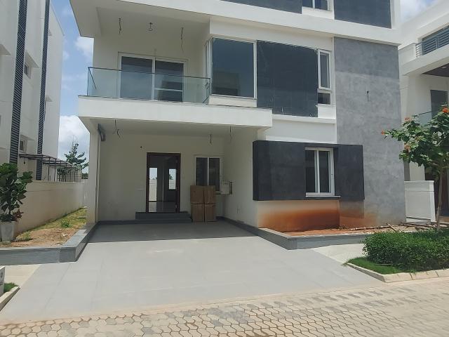 Resale | 4 BHK + Pooja Room,Servant Room,Study Room,Extra Room 3767 Sq.Ft. Villa in Hallmark County