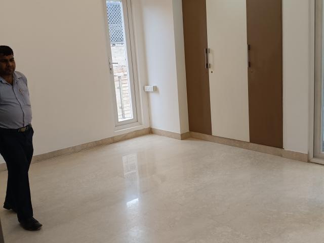 Resale | 4 BHK + Pooja Room,Servant Room,Study Room,Extra Room 300 Sq.Yd. Independent House in New Friends Colony