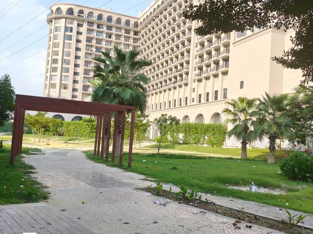Resale | 4 BHK + Pooja Room,Servant Room,Study Room,Extra Room 3235 Sq.Ft. Apartment in Emaar Orange Castle