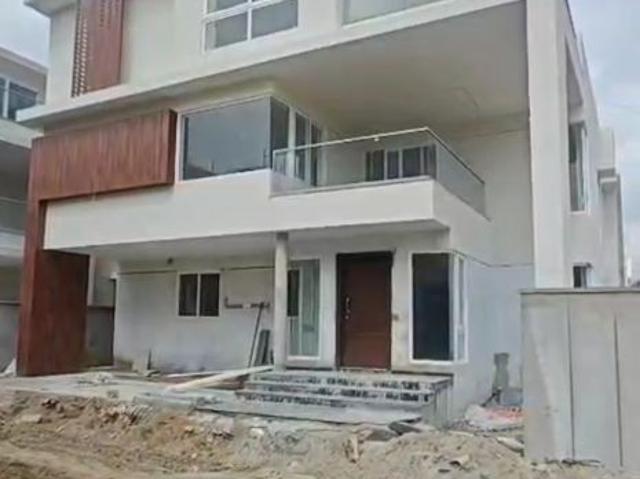 Resale | 4 BHK + Pooja Room,Servant Room,Study Room,Extra Room 4591 Sq.Ft. Villa in Radhey Raaga