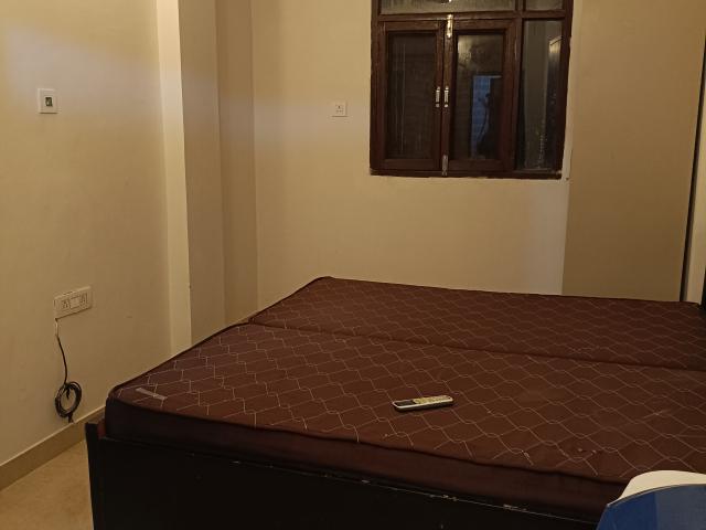 Resale | 4 BHK + Pooja Room,Servant Room,Study Room,Extra Room 485 Sq.Yd. Independent House in New Friends Colony