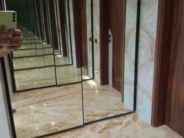 Resale | 4 BHK + Pooja Room,Servant Room,Study Room,Extra Room 4200 Sq.Ft. Apartment in DLF Atria