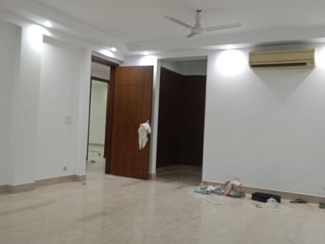 Resale | 4 BHK + Pooja Room,Servant Room,Study Room,Extra Room 500 Sq.Yd. Independent House in New Friends Colony