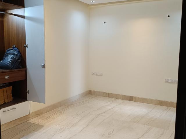 Resale | 4 BHK + Pooja Room,Servant Room,Study Room,Extra Room 501 Sq.Yd. Independent House in Maharani Bagh