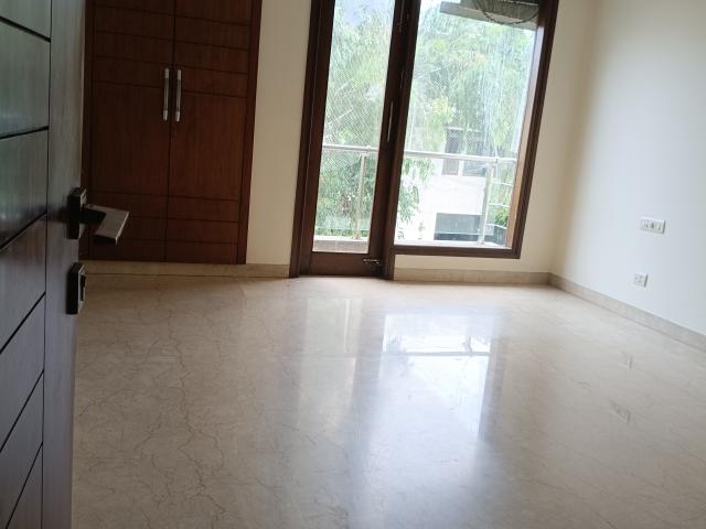 Resale | 4 BHK + Pooja Room,Servant Room,Study Room,Extra Room 501 Sq.Yd. Independent House in Maharani Bagh