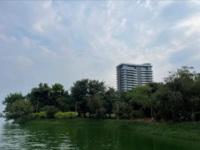 Resale | 4 BHK + Pooja Room,Servant Room,Study Room,Extra Room 5268 Sq.Ft. Apartment in MAIA Pelican Gardens