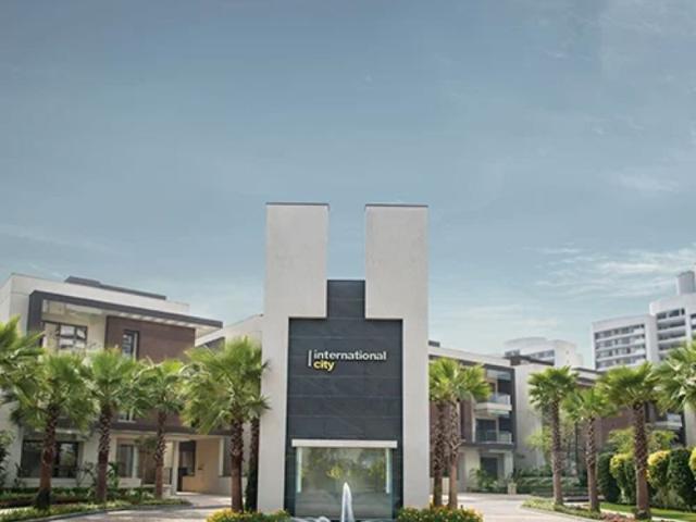 Resale | 4 BHK + Pooja Room,Servant Room,Study Room,Extra Room 600 Sq.Yd. Villa in Sobha International City Phase 1