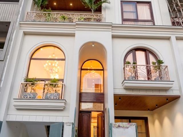 Resale | 4 BHK + Pooja Room,Servant Room,Study Room,Store Room 5000 Sq.Yd. Independent House in Mansarovar Extension