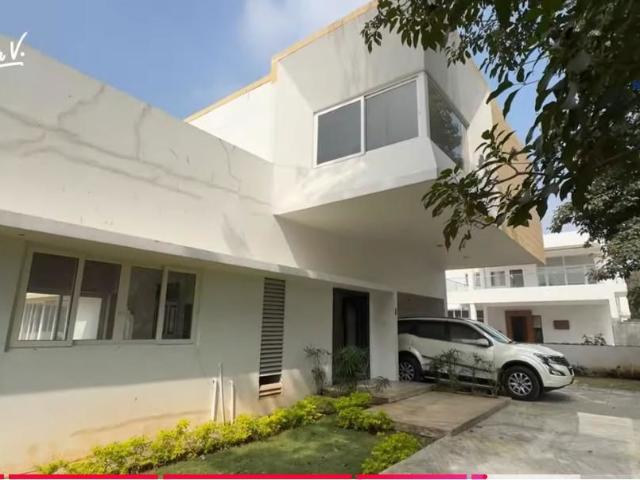 Resale | 4 BHK + Pooja Room,Servant Room,Store Room 800 Sq.Yd. Villa in Sark One Extension