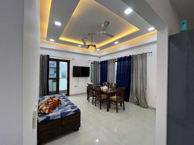 Resale | 4 BHK + Pooja Room,Study Room,Extra Room 101 Sq.Yd. Villa in Raghuveer Residency