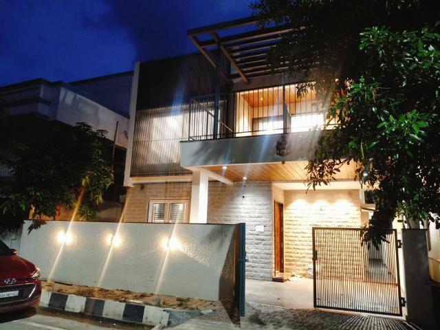 Resale | 4 BHK + Pooja Room,Study Room,Extra Room,Basement,Store Room 1200 Sq.Ft. Villa in Electronic City