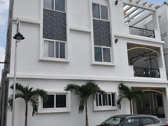 Resale | 4 BHK + Pooja Room,Study Room,Extra Room,Basement,Store Room 1800 Sq.Ft. Villa in High Grounds