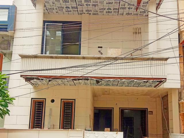 Resale | 4 BHK + Pooja Room,Study Room 144 Sq.Yd. Villa in Chitrakoot