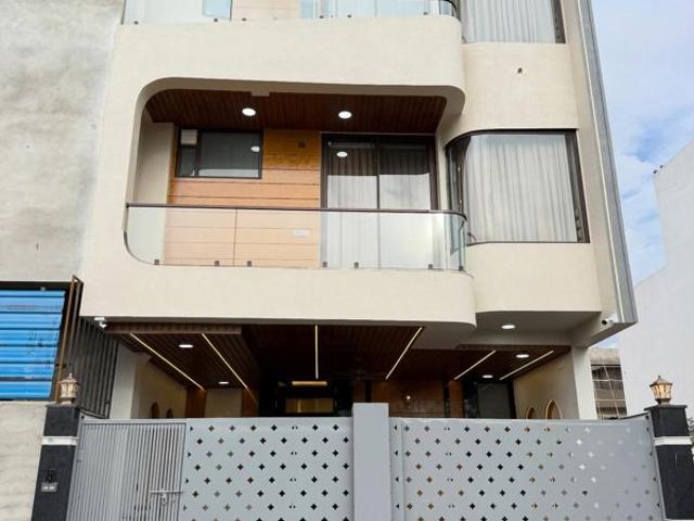 Resale | 4 BHK + Pooja Room,Study Room 150 Sq.Yd. Villa in Manyawas
